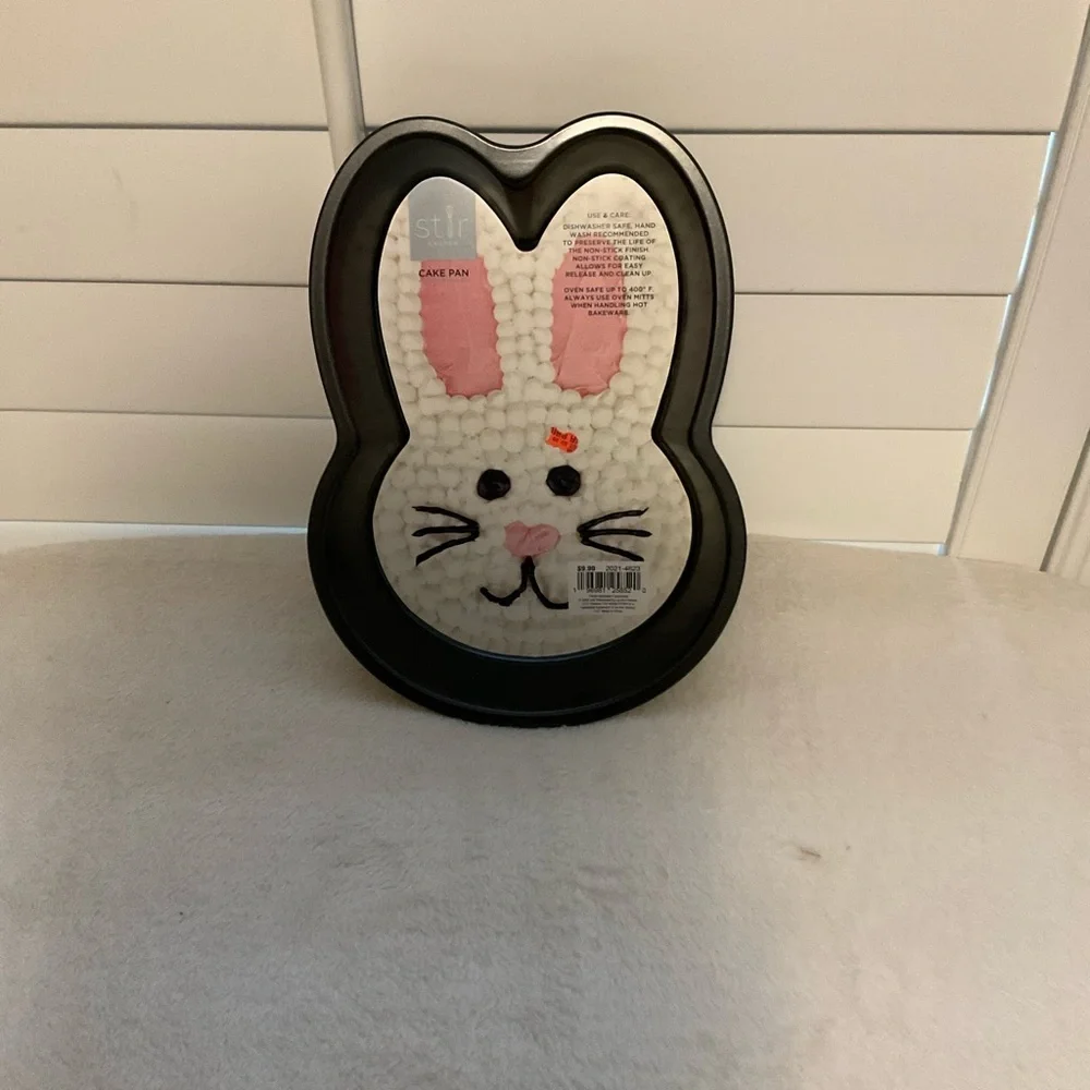 Bunny-Shaped Cake Pan - Black